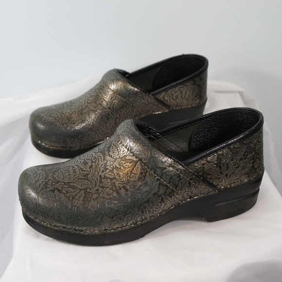 Dansko Shoes - HP 🎉🎉Dansko Silver Professional Clogs Leather 41
